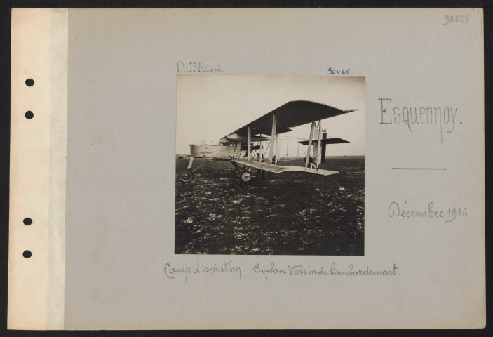 Esquennoy. Camp d'aviation. Biplan voisin de bombardement