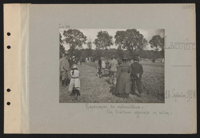 Laverrière. Expériences de motoculture : un tracteur agricole en action