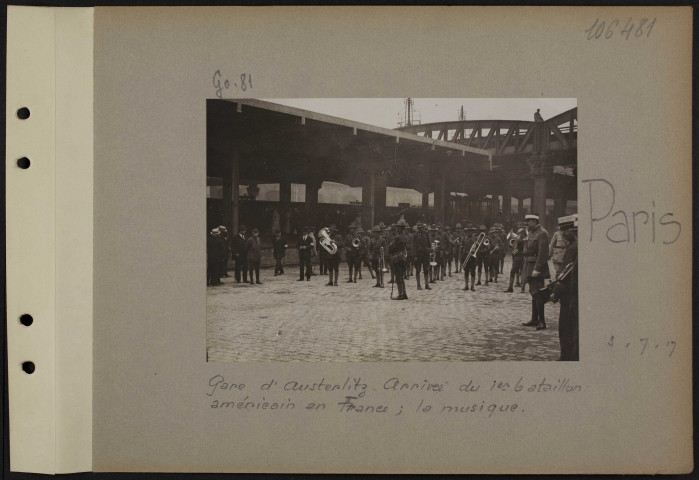 Paris. Gare d'Austerlitz. Arrivée du premier bataillon américain en France ; la musique