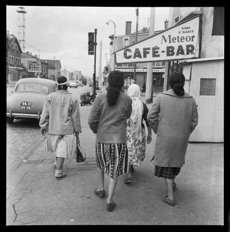 Des femmes algériennes dans la rue