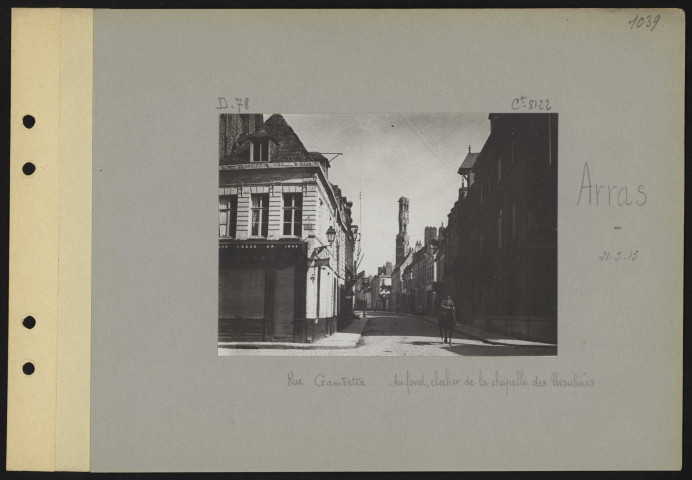 Arras. Rue Gambetta. Au fond, clocher de la chapelle des Ursulines