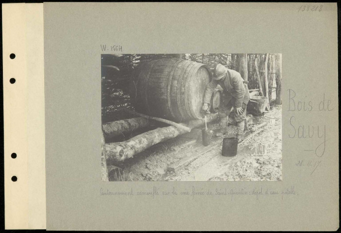 Bois de Savy. Cantonnement camouflé sur la voie ferrée de Saint-Quentin : dépôt d'eau potable