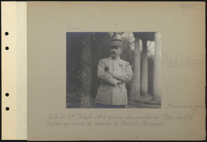 Neufchâteau. Quartier général du général Dubail commandant le groupe des armées de l'Est. Le général Dubail qui vient de recevoir la médaille militaire