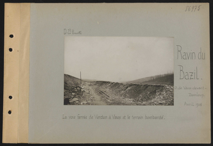 Ravin du Bazil (ouest de Vaux-devant-Damloup). La voie ferrée de Verdun à Vaux et le terrain bombardé