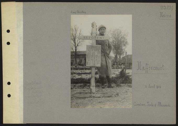 Maffrécourt (Marne). Cimetière. Tombe d'Allemands
