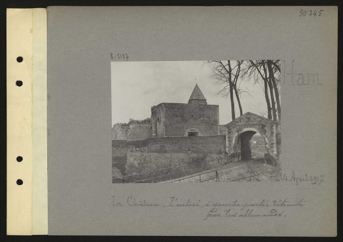 Ham. Le château : l'entrée, à gauche partie détruite par les Allemands