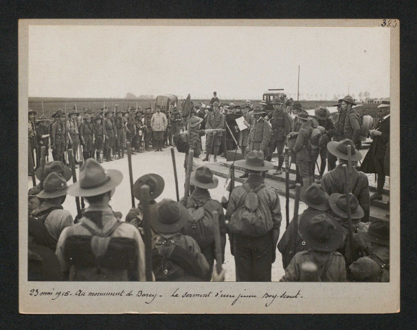 Au monument de Barcy. Le serment d'un jeune boy-scout