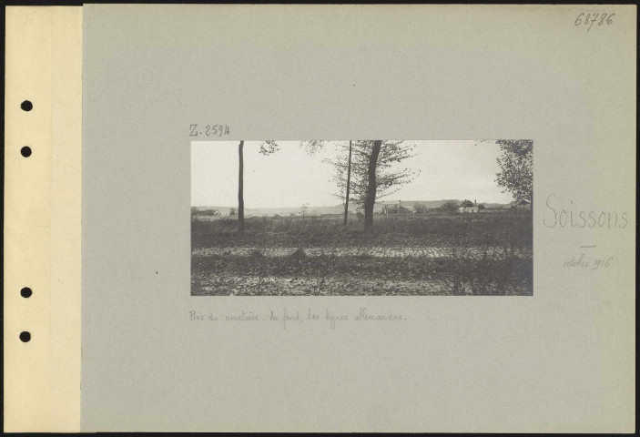 Soissons. Près du cimetière. Au fond, les lignes allemandes