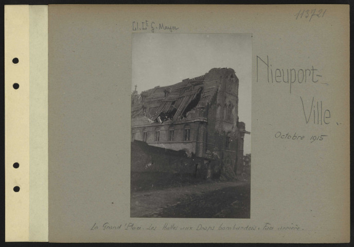 Nieuport-Ville. La grand'Place. Les halles bombardées. Face arrière