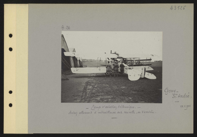 Gouy-Saint-André. Camp d'aviation britannique. Avion allemand à mitrailleuse sur tourelle, vu d'arrière