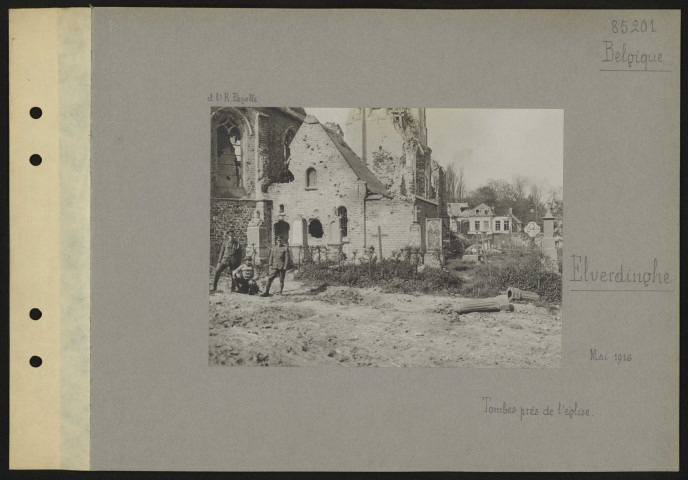 Elverdinghe (Belgique). Tombes près de l'église