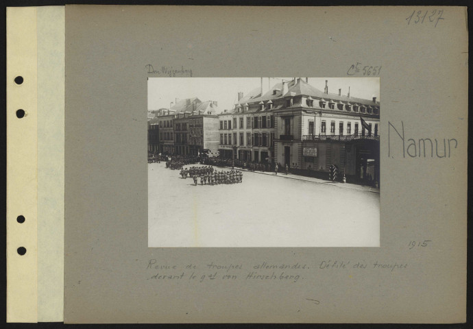 Namur. Revue de troupes allemandes. Défié des troupes devant le général Von Hirschberg
