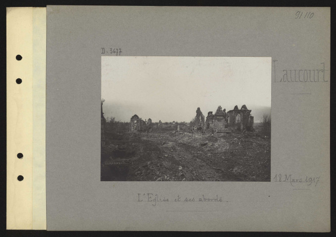 Laucourt. L'église et ses abords