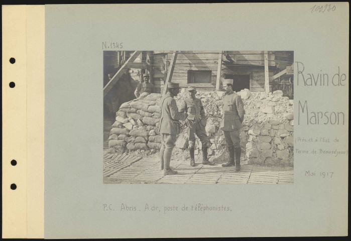 Ravin de Marson (près et à l'est de Ferme de Beauséjour). Poste de commandement. Abris. À droite, poste de téléphonistes