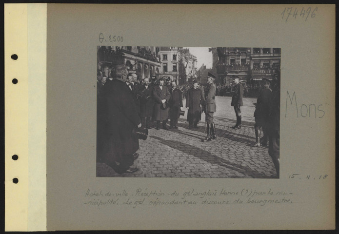 Mons. Hôtel de ville. Réception du général anglais Horne (?) par la municipalité. Le général répondant au discours du bourgmestre