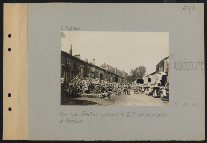 Nubécourt. Une rue. Renfort quittant le DD 68 pour aller à Verdun