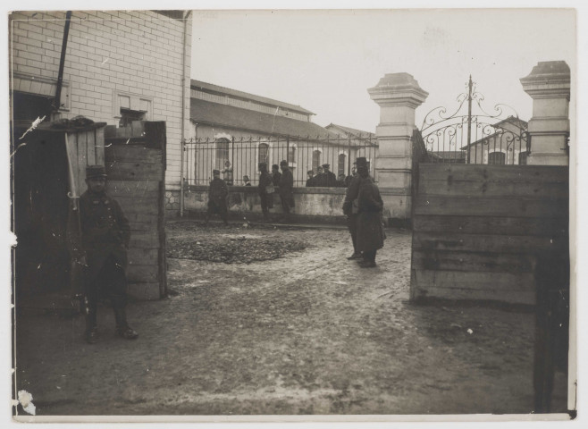 Saintes. Internés civils. Entrée du dépôt (nouvel abattoir)