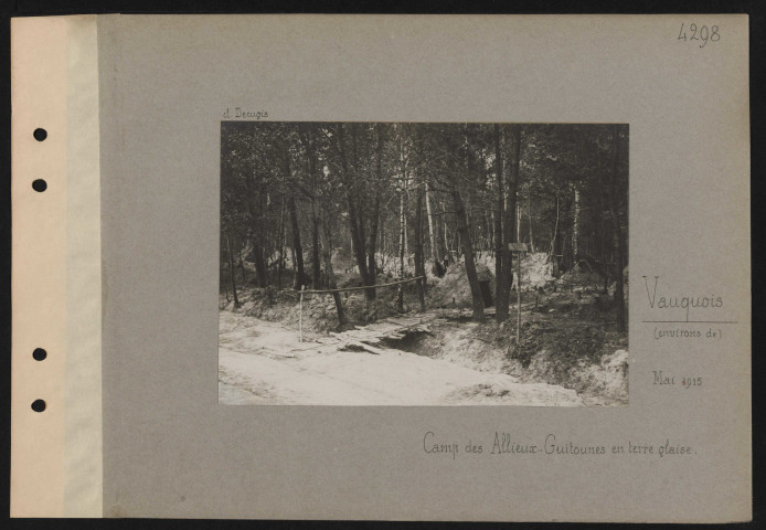 Vauquois (environs de). Camp des Allieux. Guitounes en terre glaise