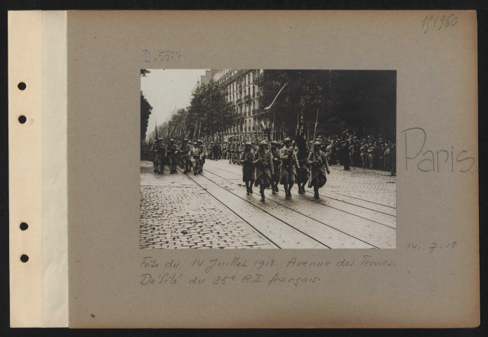 Paris. Fête du 14 juillet 1918. Avenue des Ternes. Défilé du 35e RI français