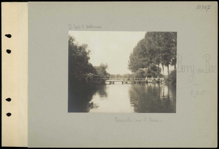 Berry-au-Bac. Passerelle sur l'Aisne