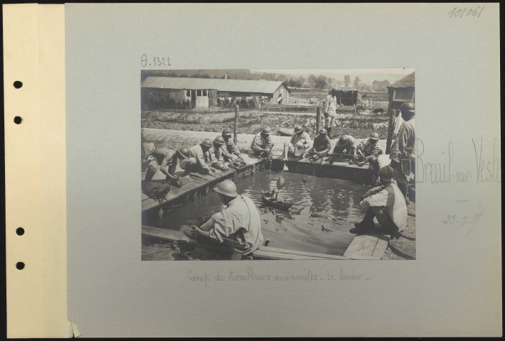 Breuil-sur-Vesle. Camp de tirailleurs annamites. Le lavoir