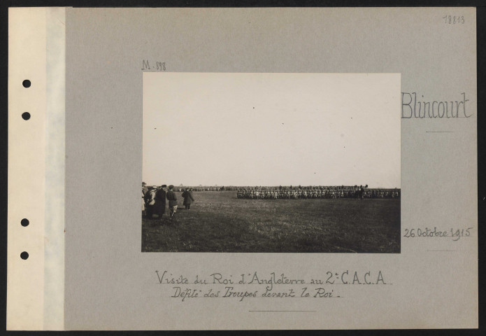 Blincourt. Visite du roi d'Angleterre au deuxième CAC. Défilé des troupes devant le roi