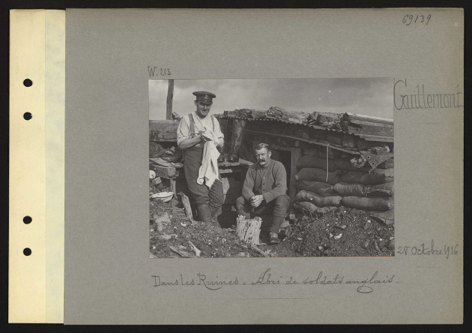 Guillemont. Dans les ruines : abri de soldats anglais