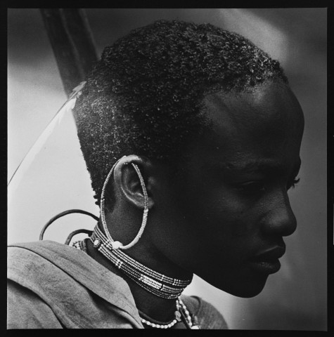 Portrait d'une jeune femme africaine