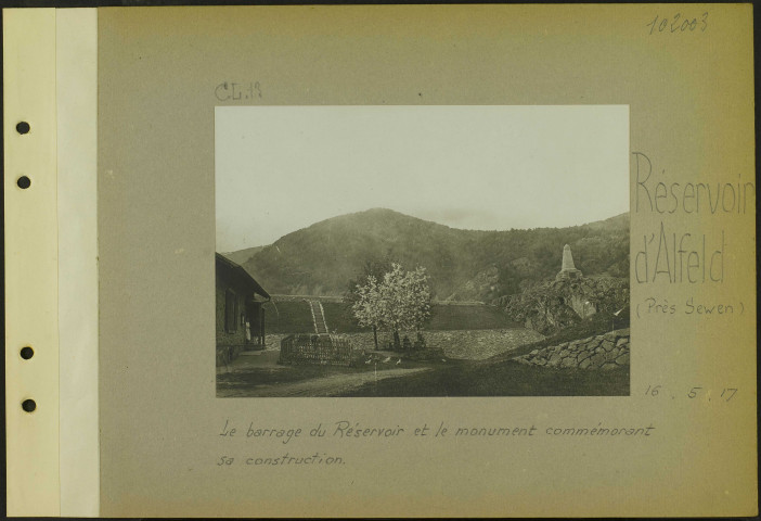 Reservoir d'Alfeld (Près Sewen). Le barrage du réservoir et le monument commémorant sa construction