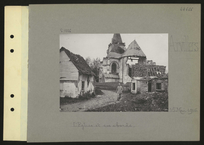 Arvillers. L'église et ses abords
