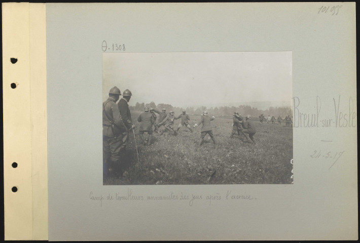 Breuil-sur-Vesle. Camp de tirailleurs annamites. Les jeux après l'exercice