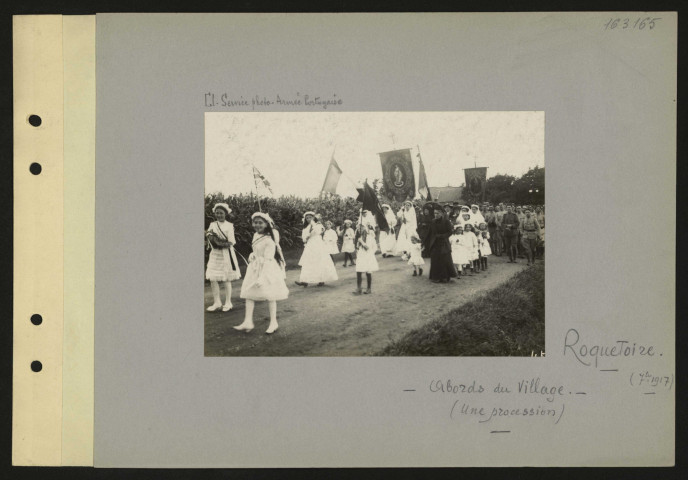 Roquetoire. Abords du village. Une procession