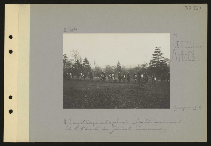 Gouy-en-Artois. QG du 1er corps de cavalerie. Spahis marocains de l'escorte du général Conneau