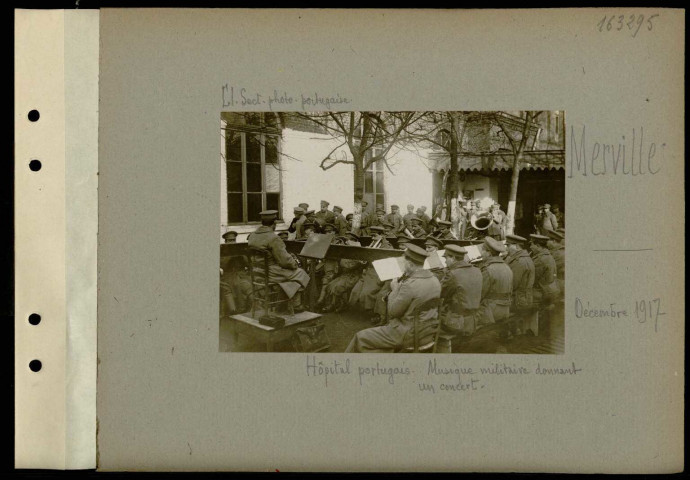 Merville. Hôpital portugais. Musique militaire donnant un concert