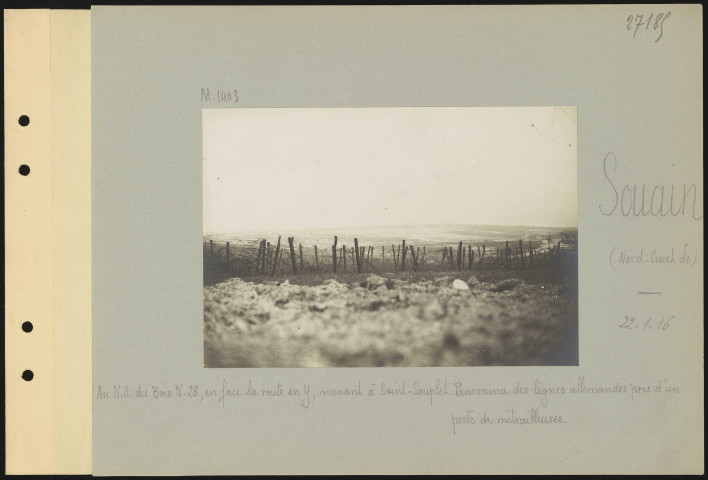Souain (nord-ouest de). Au nord-ouest du Bois N 28, en face la route en Y, menant à Saint-Souplet. Panorama des lignes allemandes pris d'un poste de mitrailleuses