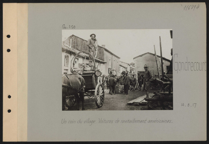 Gondrecourt. Un coin du village. Voitures de ravitaillement américaines