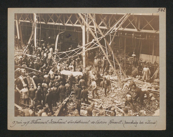 Billancourt. Ecroulement d'un bâtiment de l'usine Renault (sauvetage des victimes)