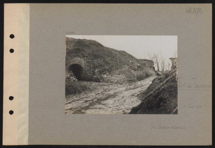 Fort de Tavannes. Un chemin intérieur