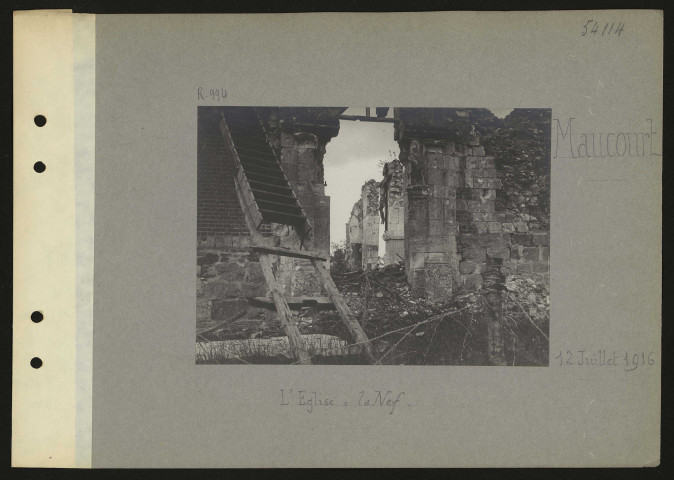 Maucourt. L'église : la nef