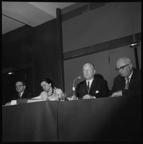 Conférences d'Henri Alleg, Wilfred Burchett, Madeleine Riffaud et Etienne Fajon. Colloque à la Sorbonne : « Science et racisme »