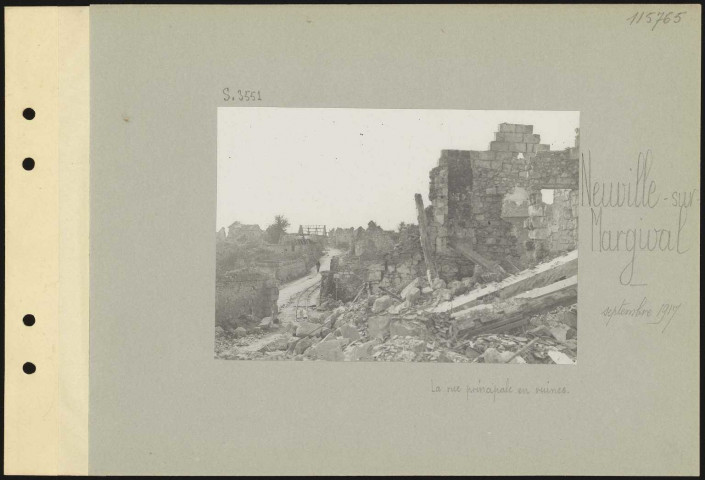 Neuville-sur-Margival. La rue principale en ruines