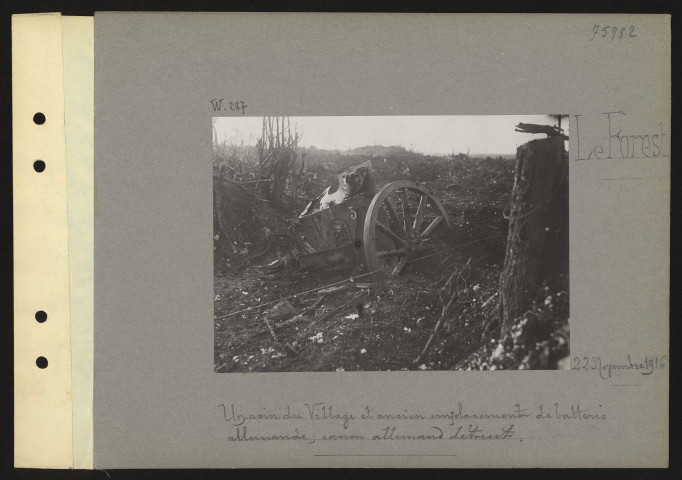 Le Forest. Un coin du village et ancien emplacement de batterie allemande ; canon allemand détruit