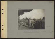 Suippes (près) (Marne). Treuil automobile déroulant le câble qui retient le ballon
