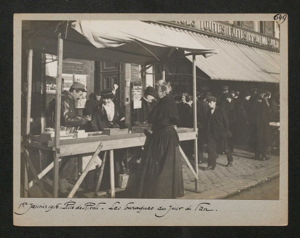 Rue de Rivoli. Les baraques du jour de l'An