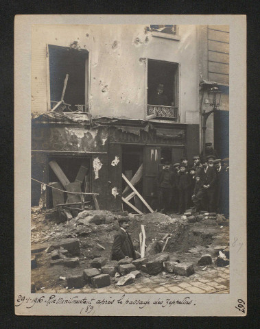 Rue Ménilmontant (89) après le passage des Zeppelins