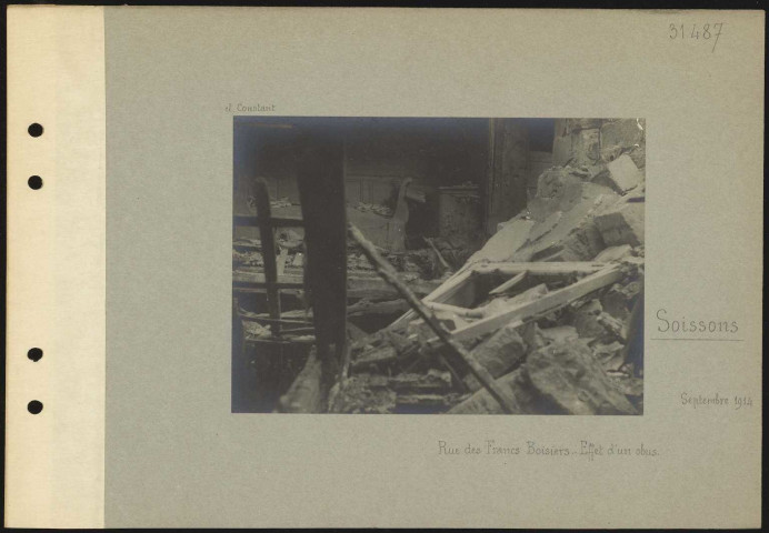 Soissons. Rue des Francs Boisiers. Effet d'un obus