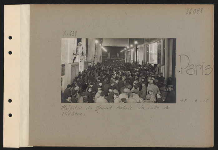 Paris. Hôpital du Grand Palais. La salle de théâtre
