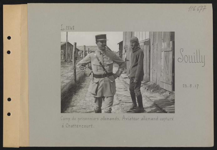Souilly. Camp de prisonniers allemands. Aviateur allemand capturé à Chattancourt