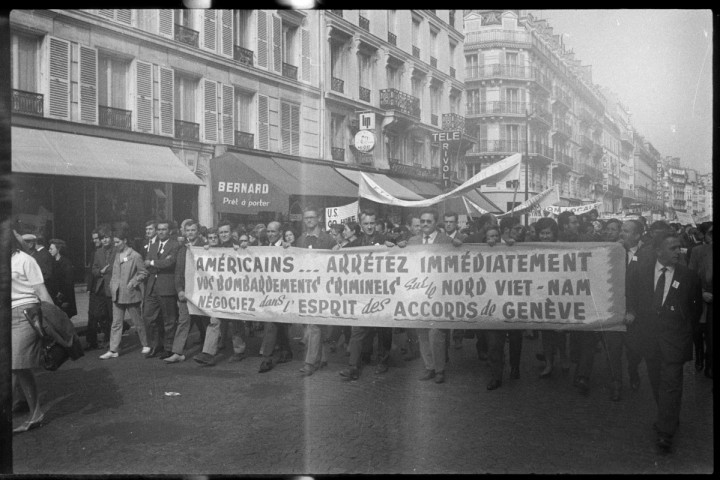 Manifestation contre la guerre au Vietnam, de la Bastille au plateau Beaubourg