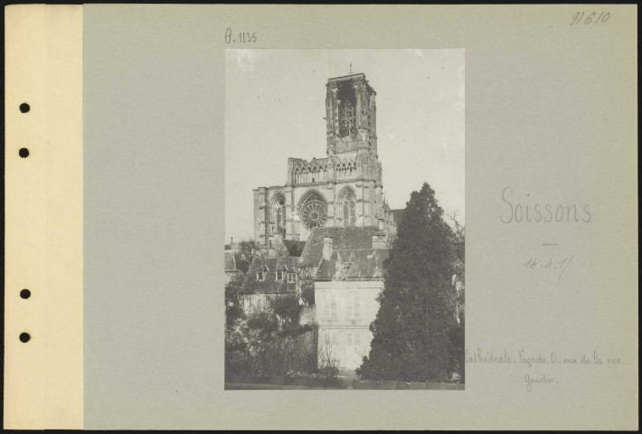 Soissons. Cathédrale. Façade ouest vue de la rue Gaudin